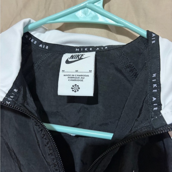 Nike jacket - Picture 2 of 3
